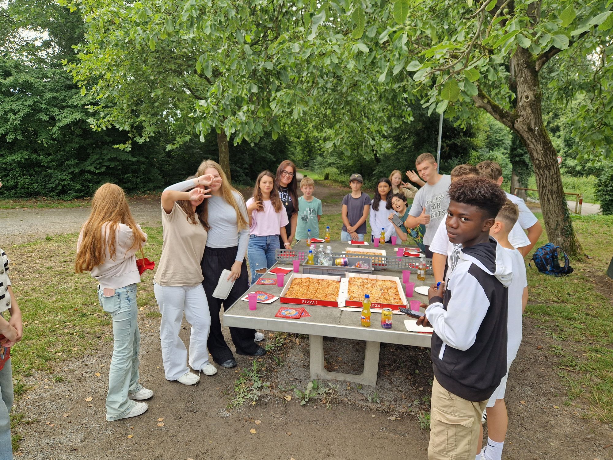 SMV-Abschlussausflug mit Pizza, Spielen und guten Gesprächen – Vorschau der Nachricht